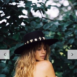 Lack of color Celestial Boater